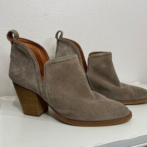 Jeffrey Campbell Rosalee 8.5 tan Suede Block Heel Ankle Bootie